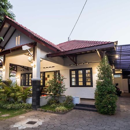 Ndalem Sarengat Apartment Yogyakarta Exterior photo